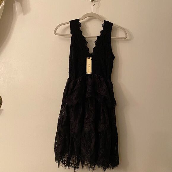 💯 NIGHTCAP Dixie Rose Mini Dress - Picture 4 of 4